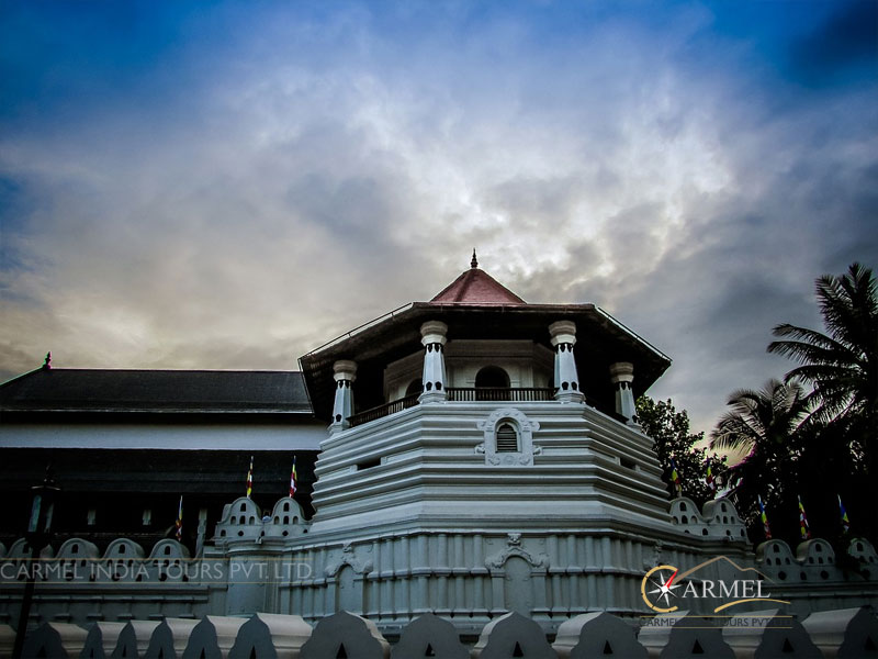 Temple of the Tooth, Kandy, Srilanka tour