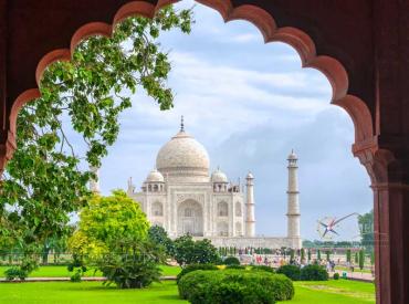 Visit taj mahal, India Golden Triangle Tour